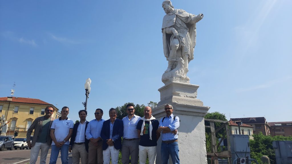 Ferrara, le imprese CNA restaurano le statue del ponte di San Giorgio